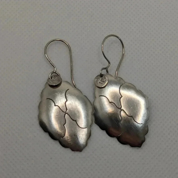 Jewelry - 925  Abstract leaf earrings
